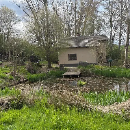Semesterbostad Lakehouse Nour